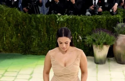 Detaliul incredibil de la Met Gala 2026. Rochia lui Ashley Graham a fost cusuta direct pe ea