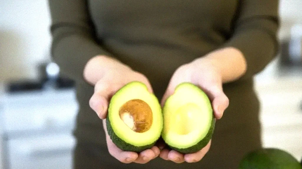 Secretul neașteptat care păstrează avocado-ul proaspăt săptămâni întregi – Financiarul