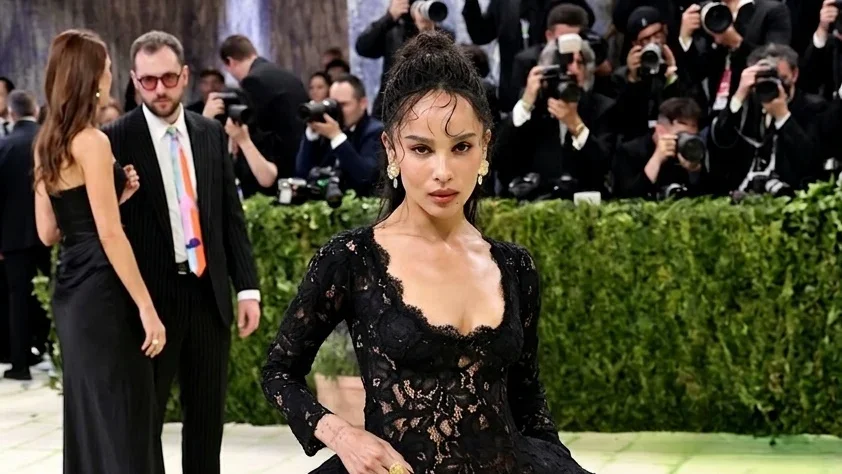 Zoe Kravitz rescrie regulile pentru mirese. Detaliul din rochia ei va fi copiat masiv in 2026
