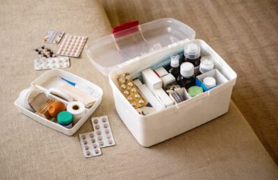 Ce trebuie să conțină trusa medicală de vacanță și de ce este recomandată o rezervă de medicamente pentru 3-7 zile