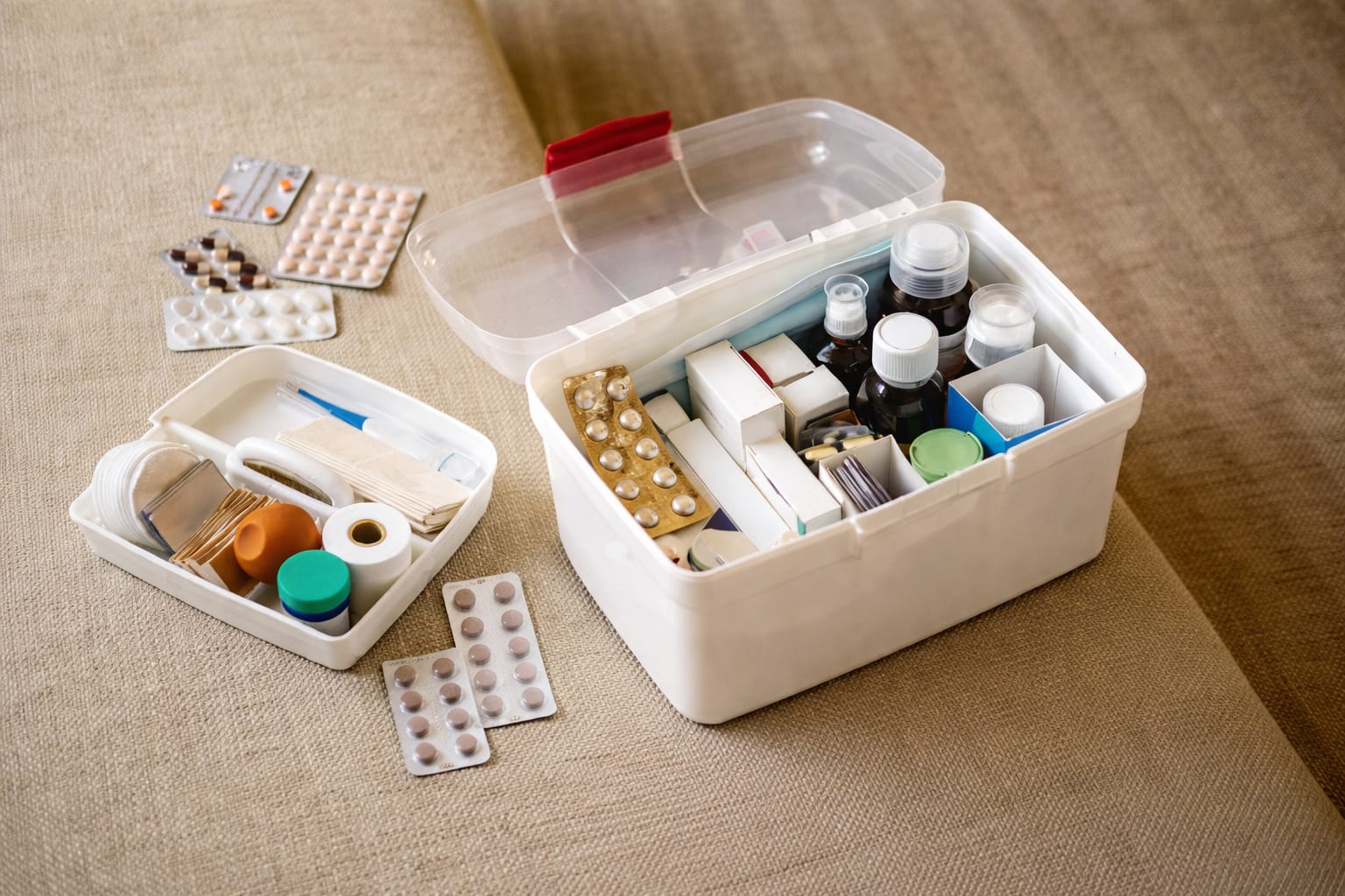Ce trebuie să conțină trusa medicală de vacanță și de ce este recomandată o rezervă de medicamente pentru 3-7 zile