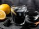 Limonada neagră cu 1 linguriță de cărbune activ nu are dovezi pentru detox și poate reduce absorbția medicamentelor
