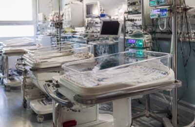 Marie Curie cere reducerea cu 5 paturi la ATI nou născuți după plecarea a 7 asistente