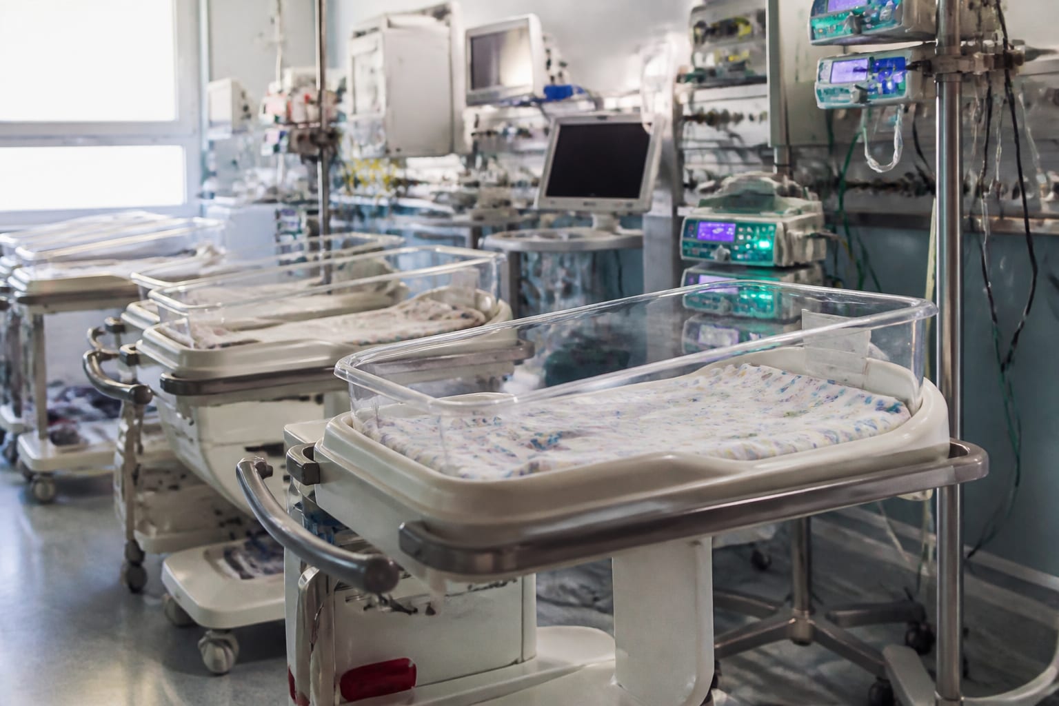 Marie Curie cere reducerea cu 5 paturi la ATI nou născuți după plecarea a 7 asistente