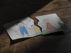 Nu divorțul în sine crește riscul de depresie la copii, ci problemele parentale asociate