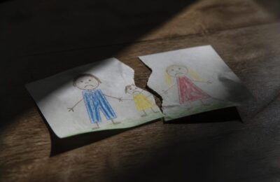 Nu divorțul în sine crește riscul de depresie la copii, ci problemele parentale asociate