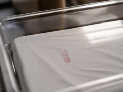 O femeie de 55 de ani a născut la Iași un copil sănătos, în premieră pentru Maternitatea Elena Doamna