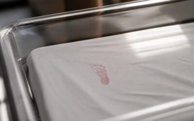 O femeie de 55 de ani a născut la Iași un copil sănătos, în premieră pentru Maternitatea Elena Doamna