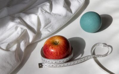 Somnul sub 7 ore, stresul și postura pot menține grăsimea abdominală chiar și cu o dietă atentă