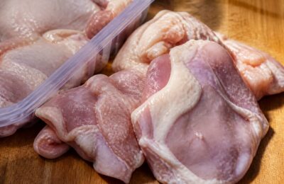 Studiu Oxford: Carnea de pui este sursa a până la 80% dintre infecțiile cu Campylobacter