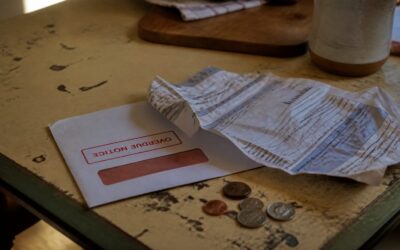 Studiul care leagă dificultățile financiare de un creier cu câteva luni mai vârstnic