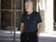 Un bărbat cu un dispozitiv medical la nivelul traheei a primit ajutor financiar de la Gigi Becali